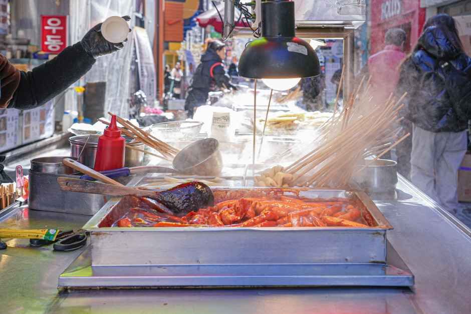 부산 겨울 가볼만한곳 고민 끝 뱅크시 사진전, 전포카페거리 핫플 감성 코스_서면시장_3-7.jpg