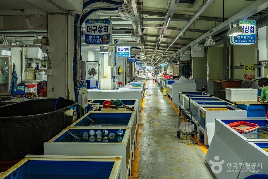 경남_사천시_삼천포전통수산시장 (2).jpg