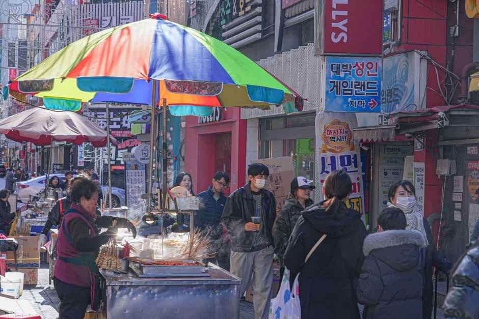 부산 겨울 가볼만한곳 고민 끝 뱅크시 사진전, 전포카페거리 핫플 감성 코스_서면시장_3-3.jpg